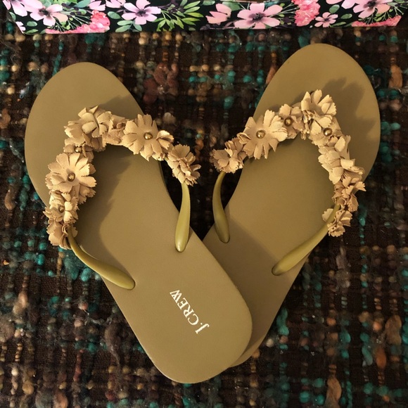 🌟B2G1🌟 J. Crew Tan/Gold Floral Flip Flops - Picture 2 of 10